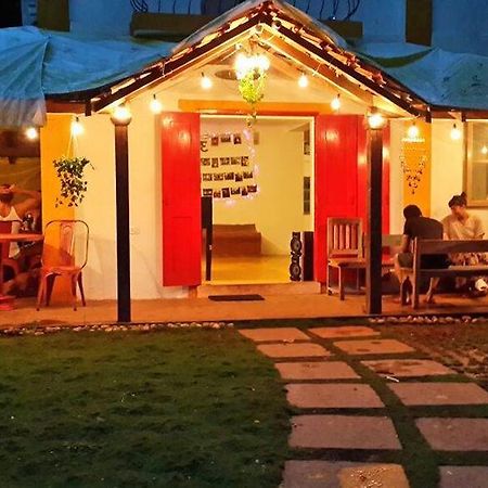 Red Door Hostel Анджуна Екстериор снимка