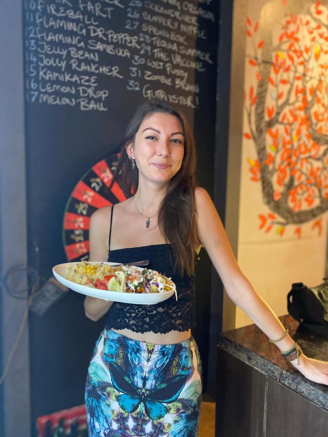 Red Door Hostel Анджуна Екстериор снимка