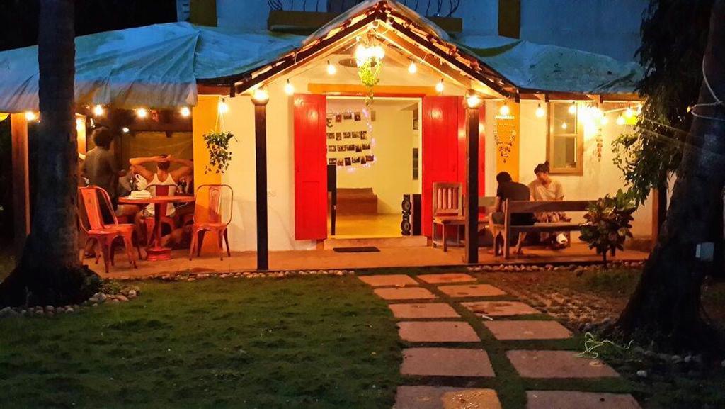 Red Door Hostel Анджуна Екстериор снимка