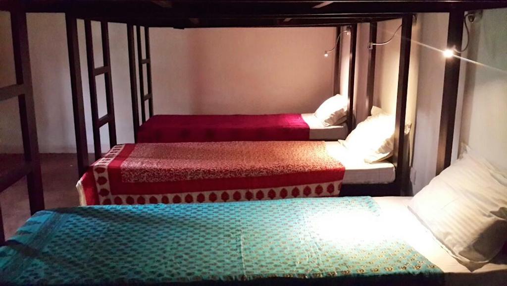 Red Door Hostel Анджуна Екстериор снимка
