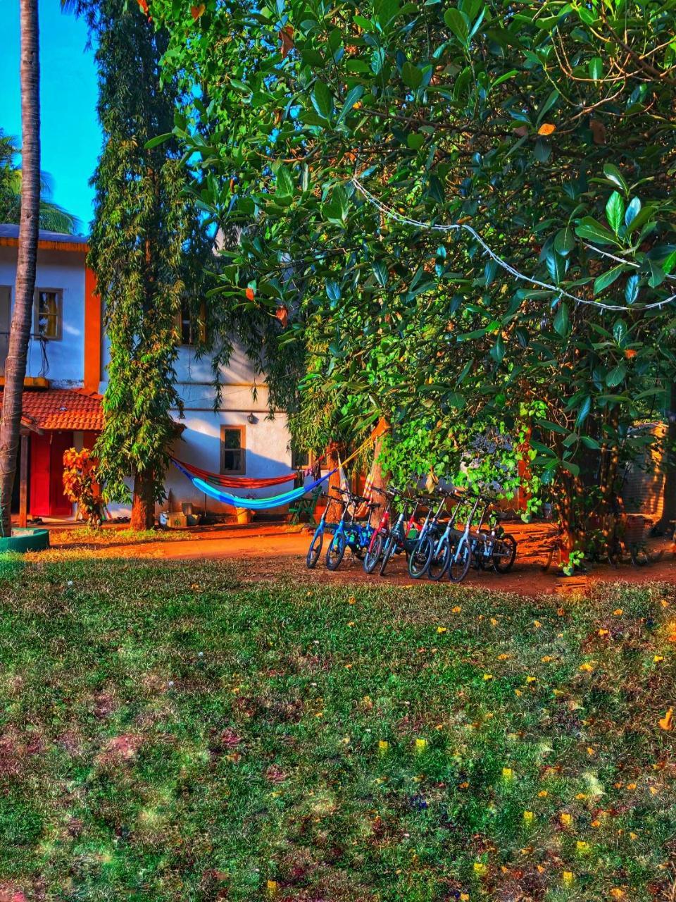 Red Door Hostel Анджуна Екстериор снимка