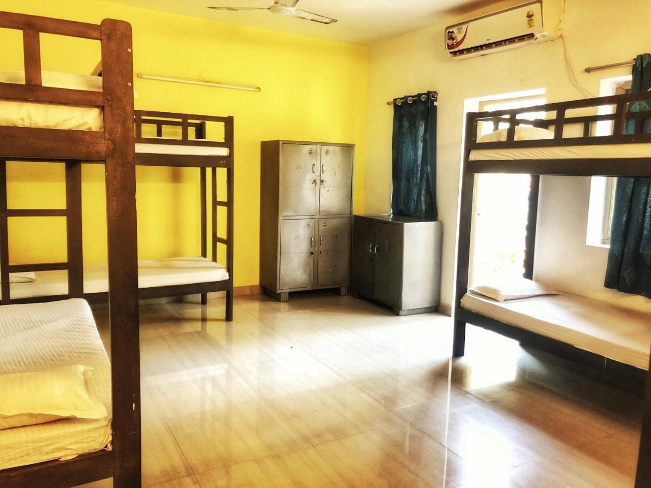 Red Door Hostel Анджуна Екстериор снимка