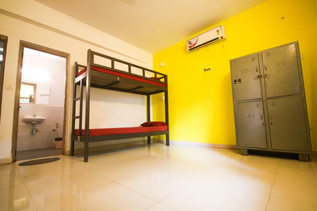 Red Door Hostel Анджуна Екстериор снимка